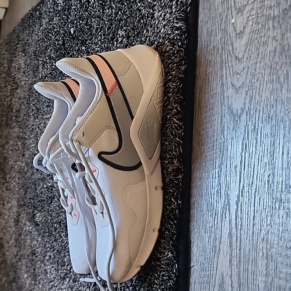 Legend Essential 2 - Picture 2 of 8